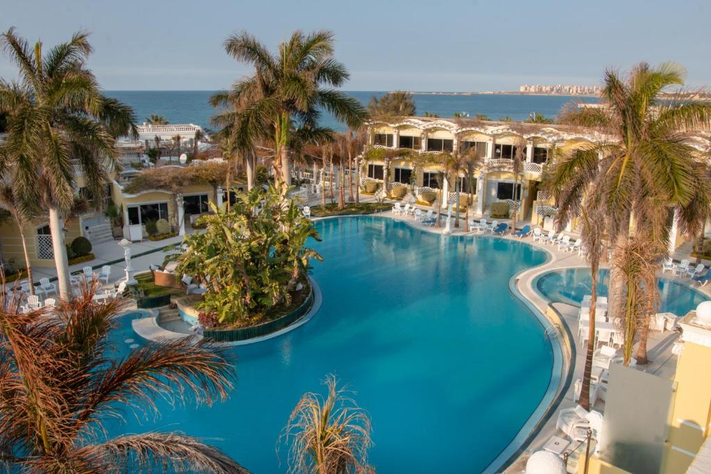 Paradise Inn Beach Resort photo 2