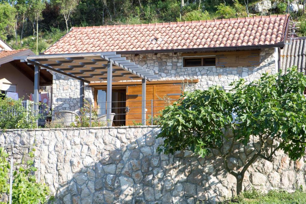 Kamena Kuća Hutovo Blato