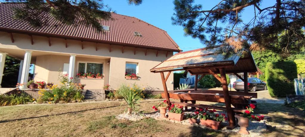 Virágos Apartman Balatonszemes photo 2
