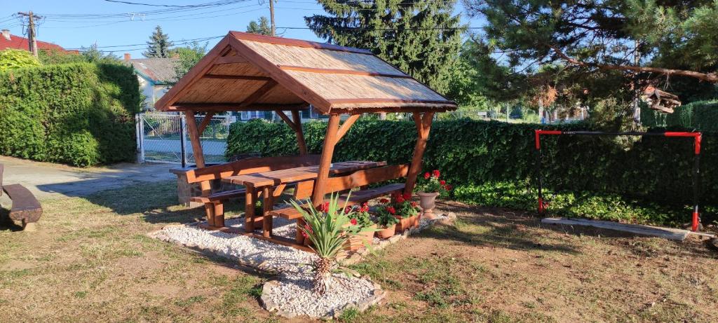 Virágos Apartman Balatonszemes photo 3