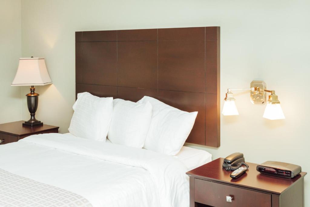 The Grand Hotel Nanaimo photo 2