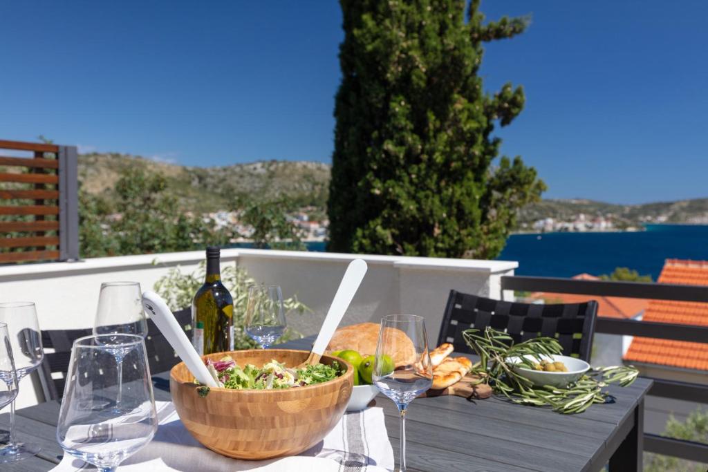 The Grande - Huge terrace - Amazing sea views - Tastefully Furnished - Access to rooftop terrace and gym - Hillside Apartments Rogoznica photo 3