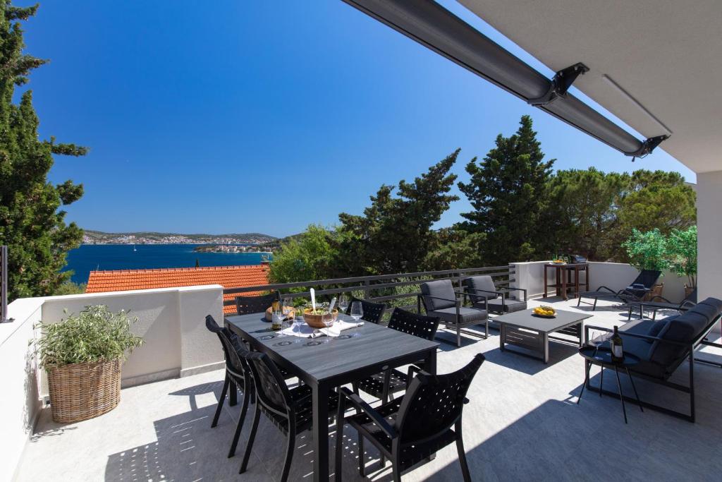 The Grande - Huge terrace - Amazing sea views - Tastefully Furnished - Access to rooftop terrace and gym - Hillside Apartments Rogoznica photo 2