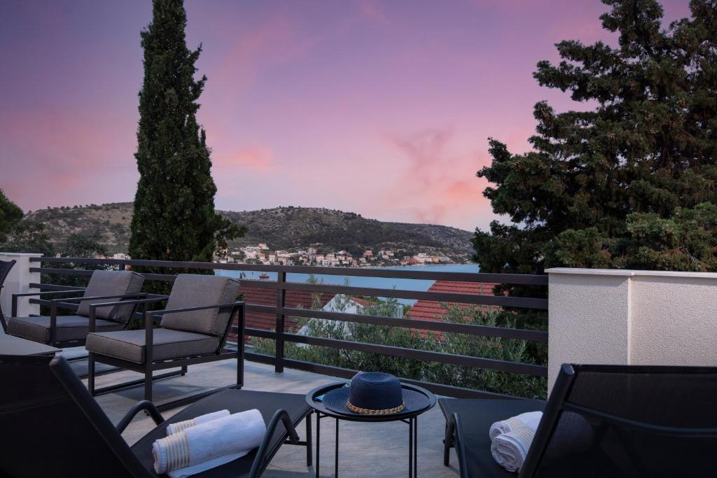 The Grande - Huge terrace - Amazing sea views - Tastefully Furnished - Access to rooftop terrace and gym - Hillside Apartments Rogoznica photo 4