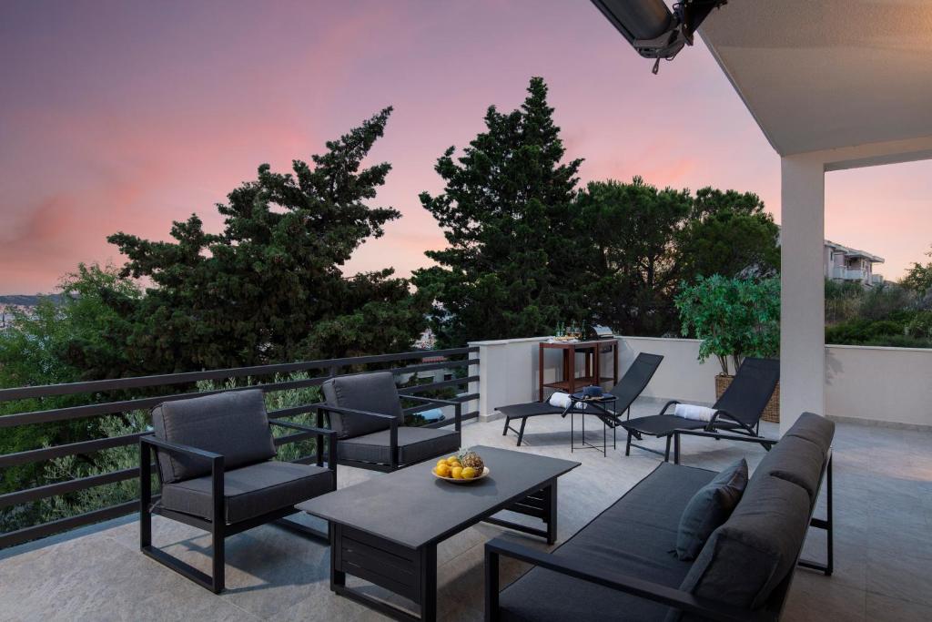 The Grande - Huge terrace - Amazing sea views - Tastefully Furnished - Access to rooftop terrace and gym - Hillside Apartments Rogoznica photo 1