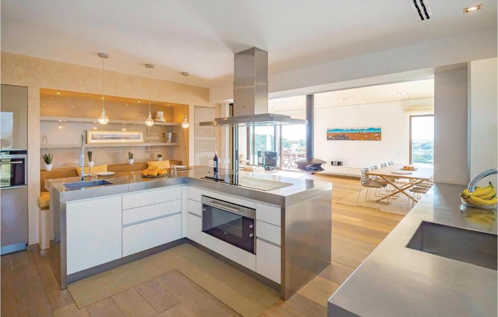 Beautiful Home In Moscari With 4 Bedrooms, Wifi And Outdoor Swimming Pool photo 1