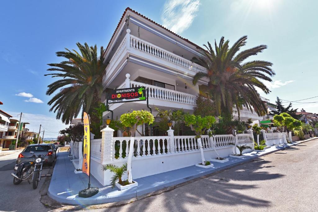 Dionisos Palms Apartments photo 2