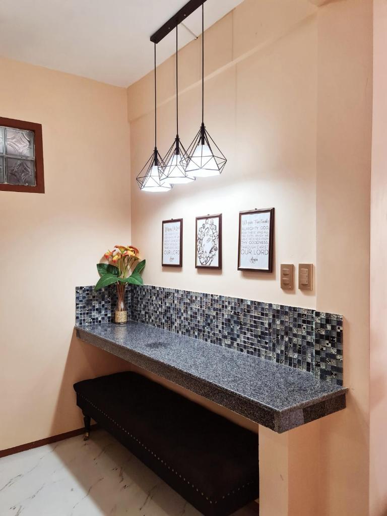 Tagaytay Staycation House by Bea & RM