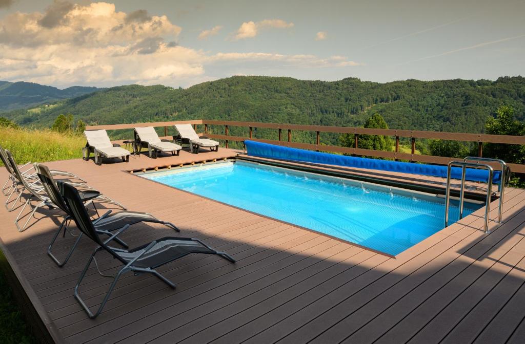 Rustic retreat with pool počitnice na kozolcu photo 4