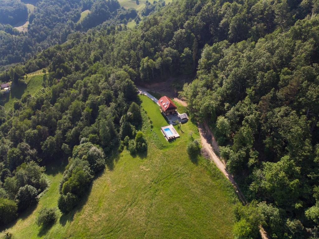Rustic retreat with pool počitnice na kozolcu photo 1