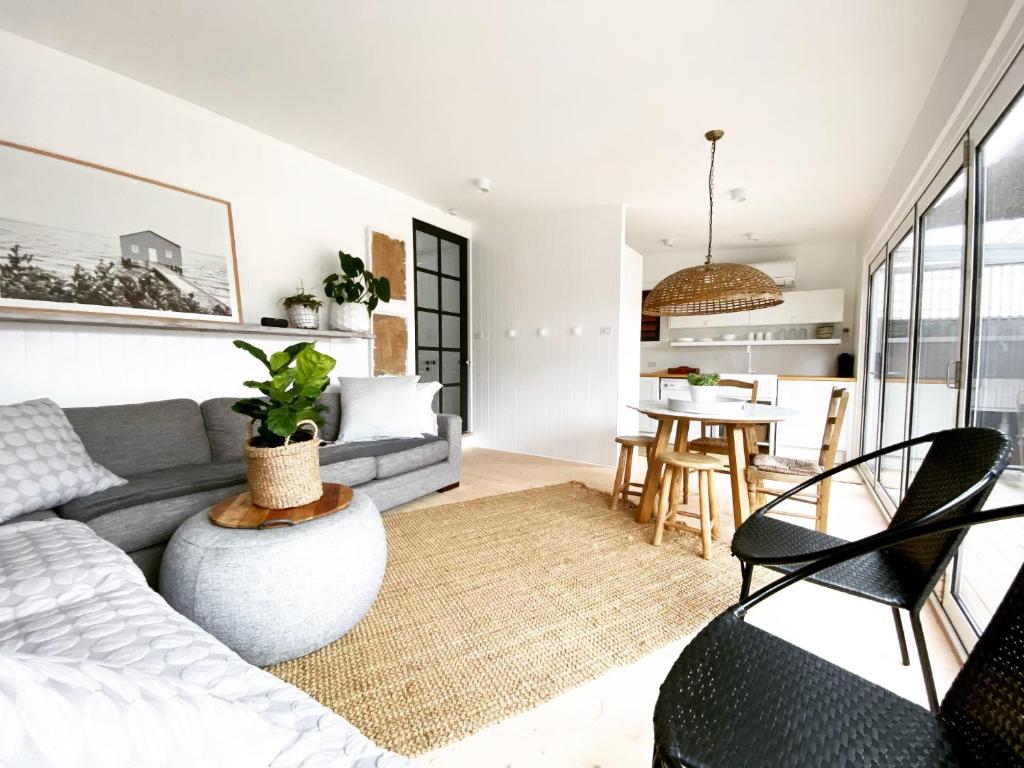 Saint Brides - Superior Boutique Accomodation - STEPS TO PAKINGTON STREET photo 2