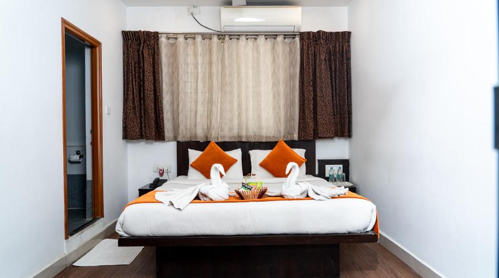 Двухместный (Улучшенный двухместный номер с 1 кроватью), FabHotel Scarlet Marathahalli