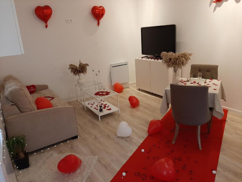 Logement ENTIER, NETFLIX Jacuzzi en option - Thumbnail image