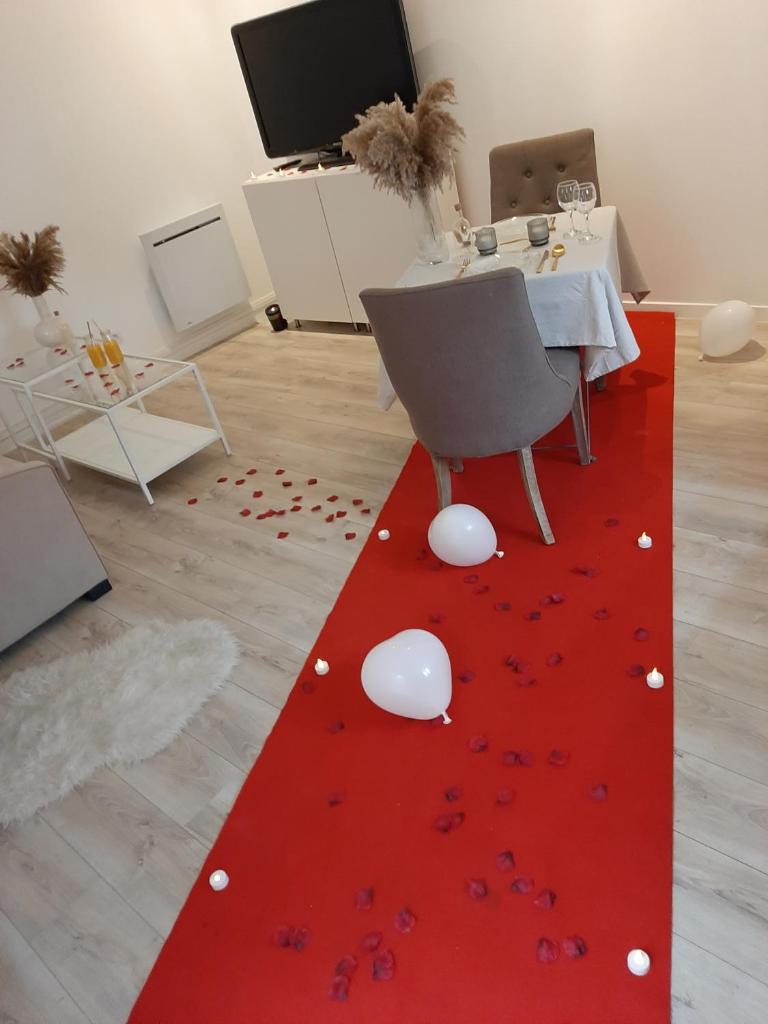 Logement ENTIER, NETFLIX Jacuzzi en option - Thumbnail image