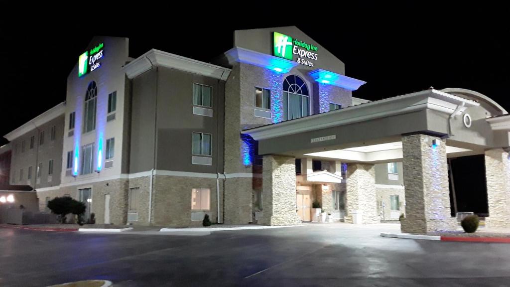 Holiday Inn Express Hotel & Suites Woodward Hwy 270, an IHG Hotel photo 1