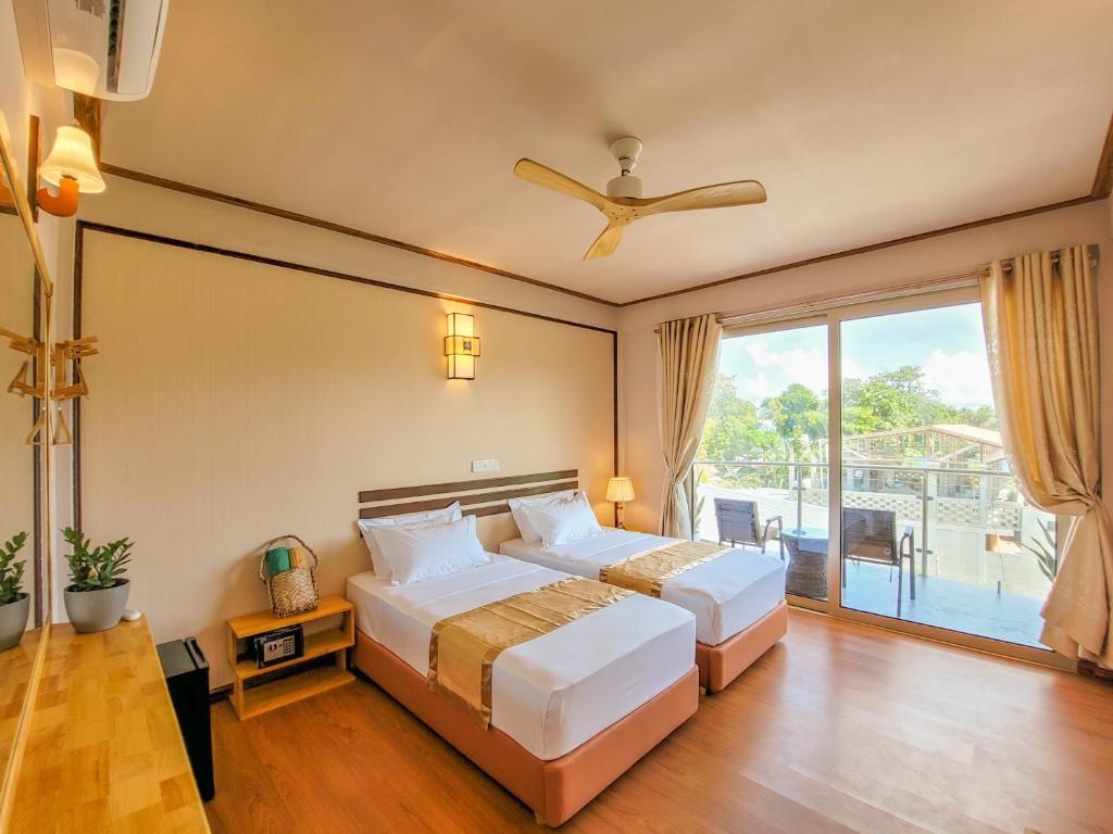 Двухместный (Двухместный номер Делюкс с 1 кроватью и балконом), Amazing View Guest House