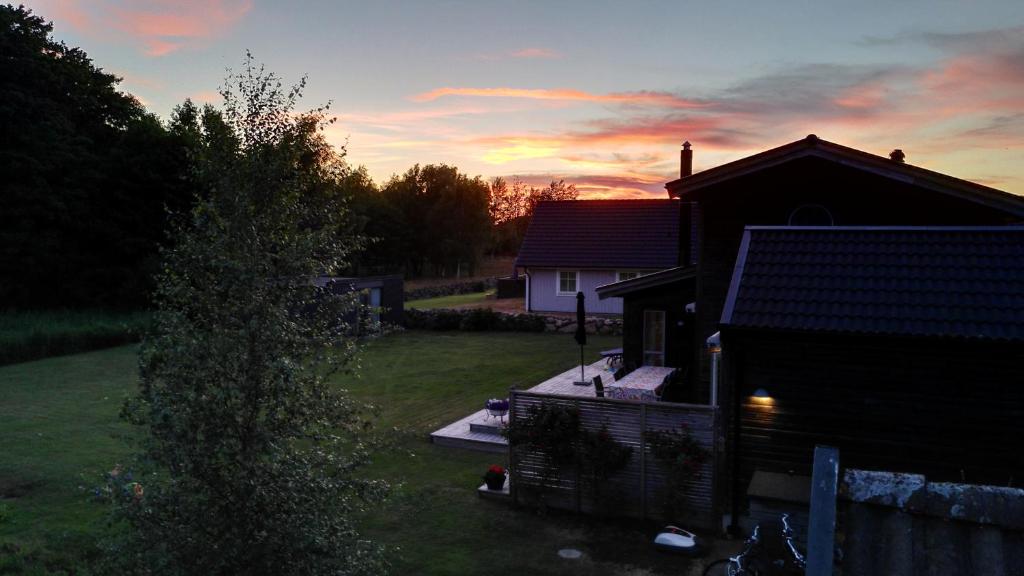 Lilla mysstuga i havsnära photo 2