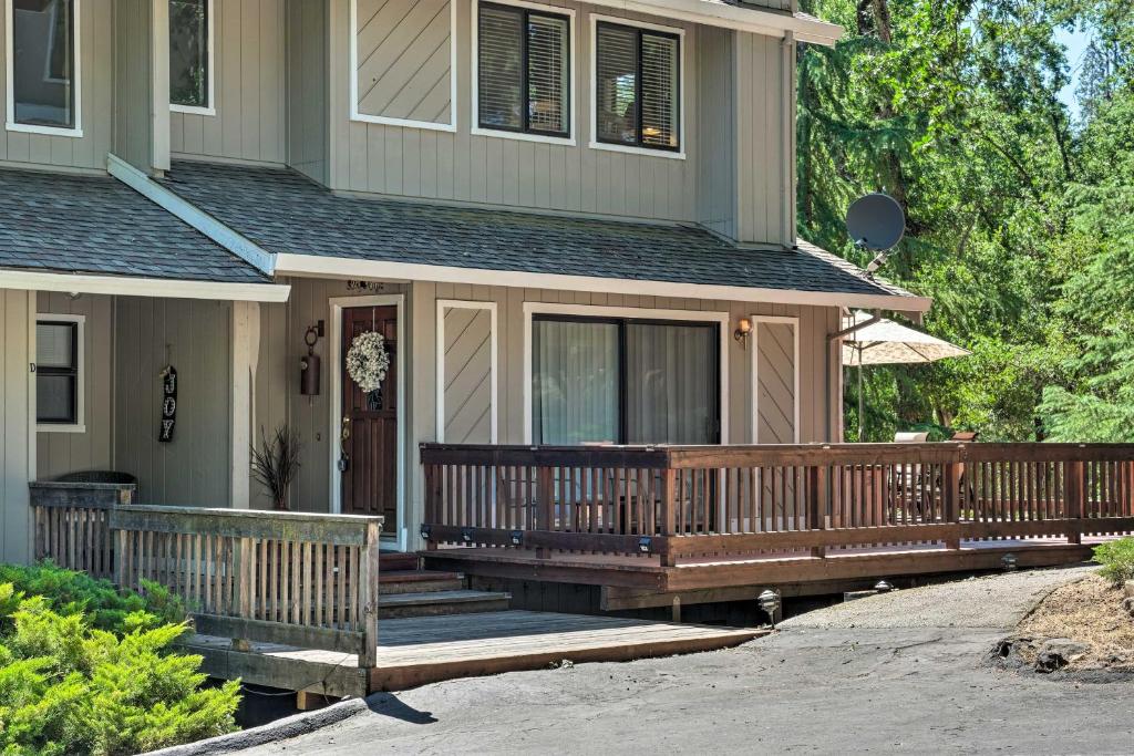 Pine Mountain Lake Haven with Spacious Deck! photo 2