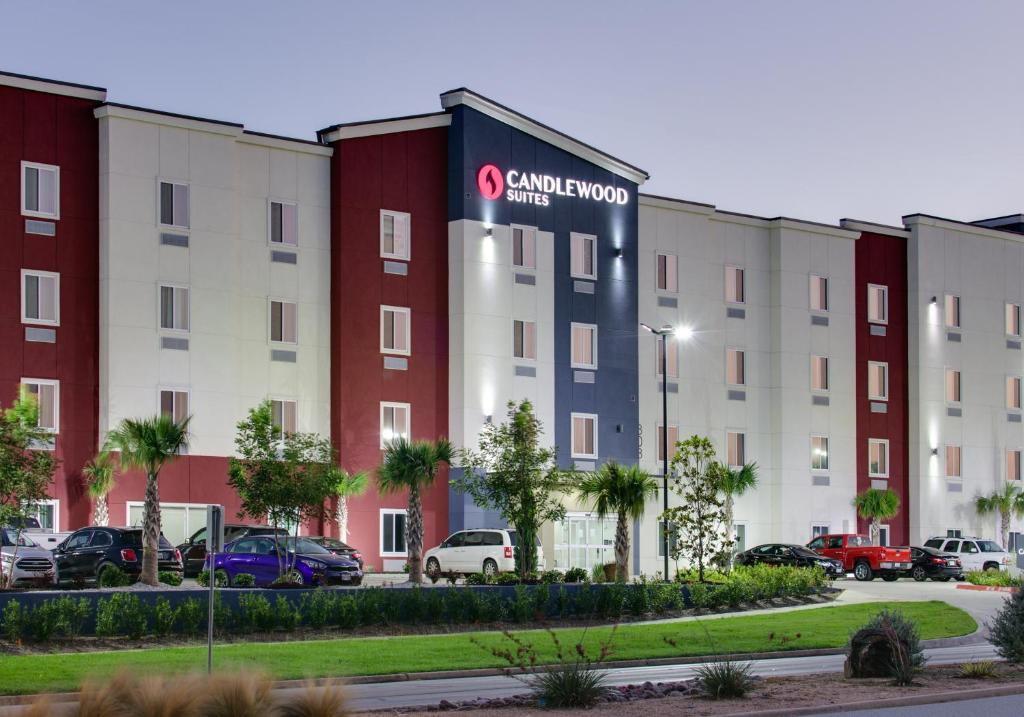 Candlewood Suites DFW West - Hurst, an IHG Hotel image