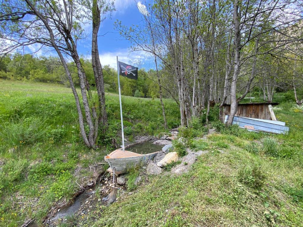 L ALPIN bel appartement avec terrasse dans vieille ferme de montagne rénovée (L ALPIN bel appartement avec terrasse dans vieille ferme de montagne renovee) - Thumbnail image