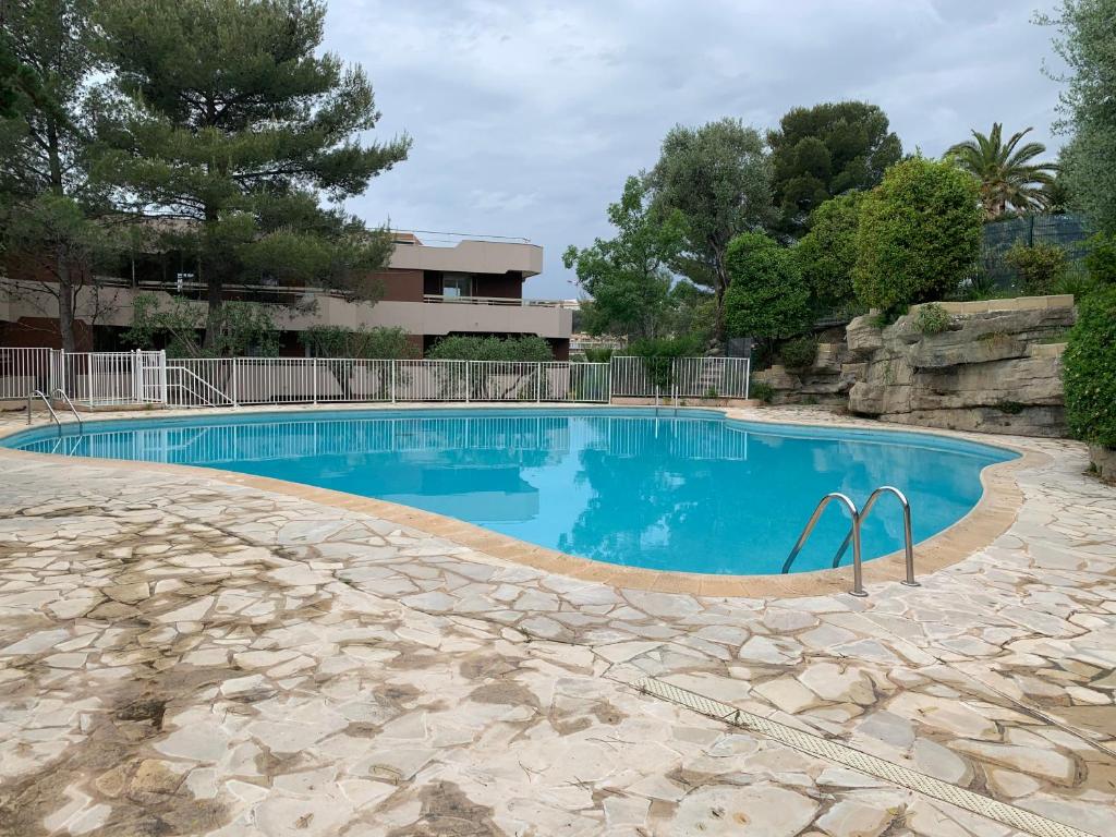 NICE, GRAND STUDIO - PISCINE - TERRASSE VUE MER photo 1