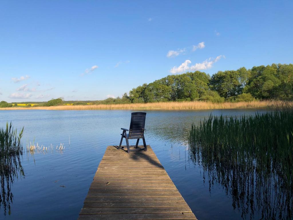 Haus am See mit Steg, Boot, Kamin und Sauna - Mecklenburgische Seenplatte photo 2