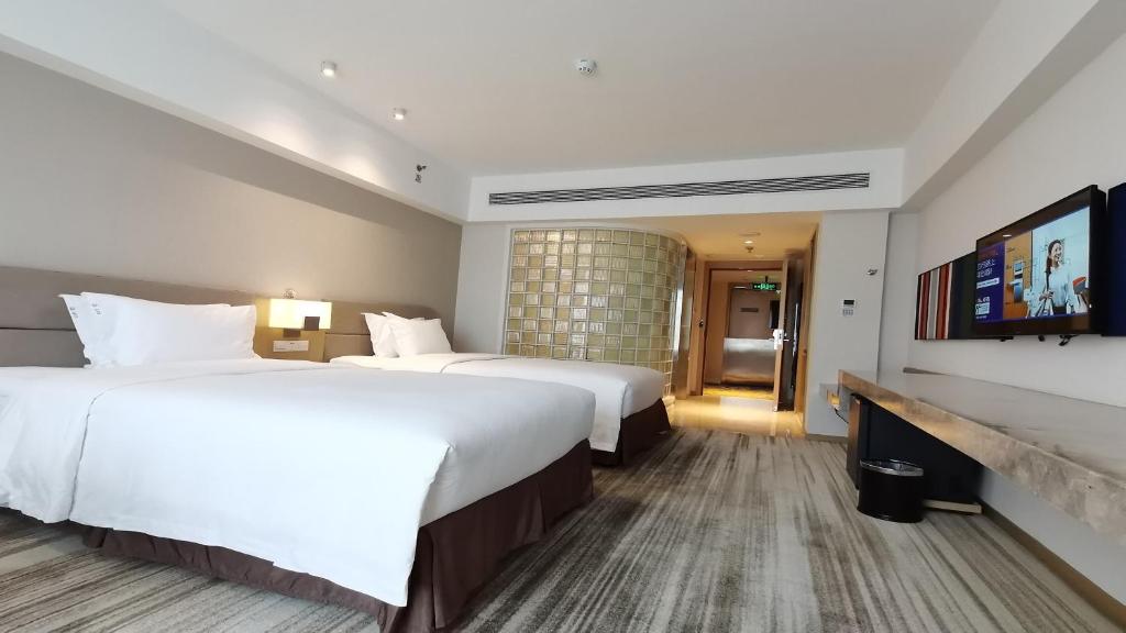 Двухместный (Улучшенный двухместный номер с 1 кроватью), Holiday Inn Express Shenyang Tawan