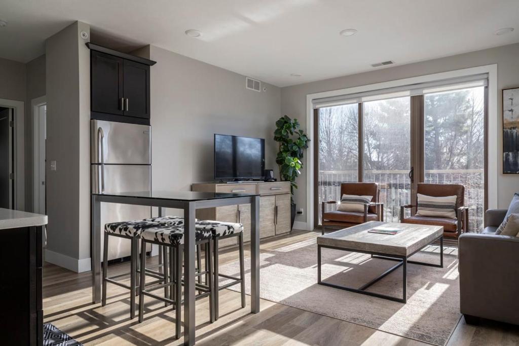 Capri 209 in the Heart of Downtown Traverse City image