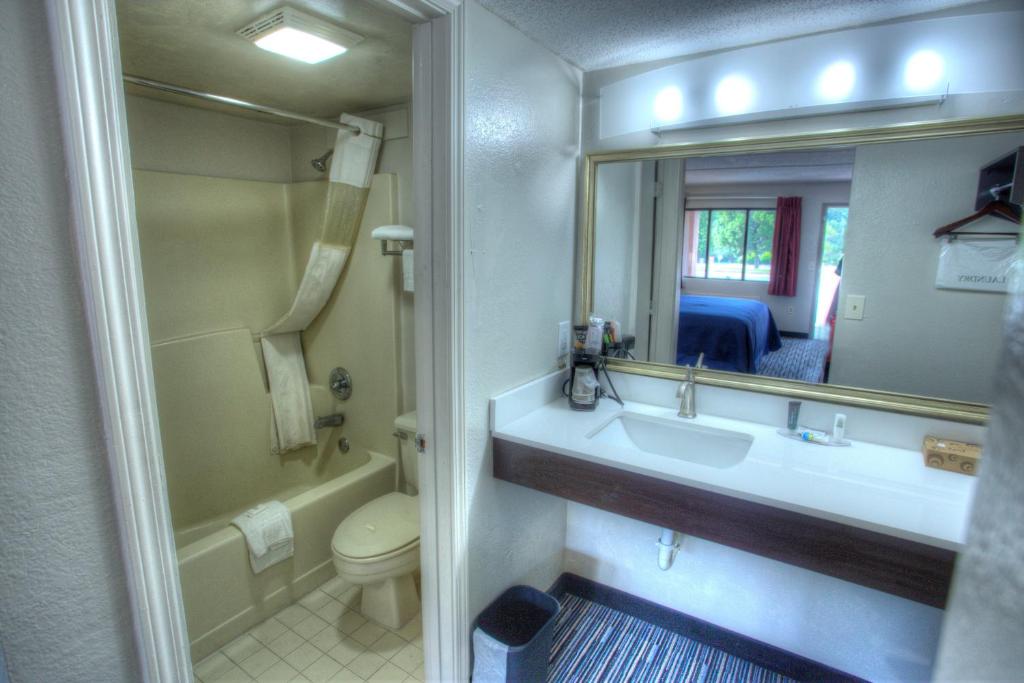 Budgetel Inn and Suites Plus Helen photo 4