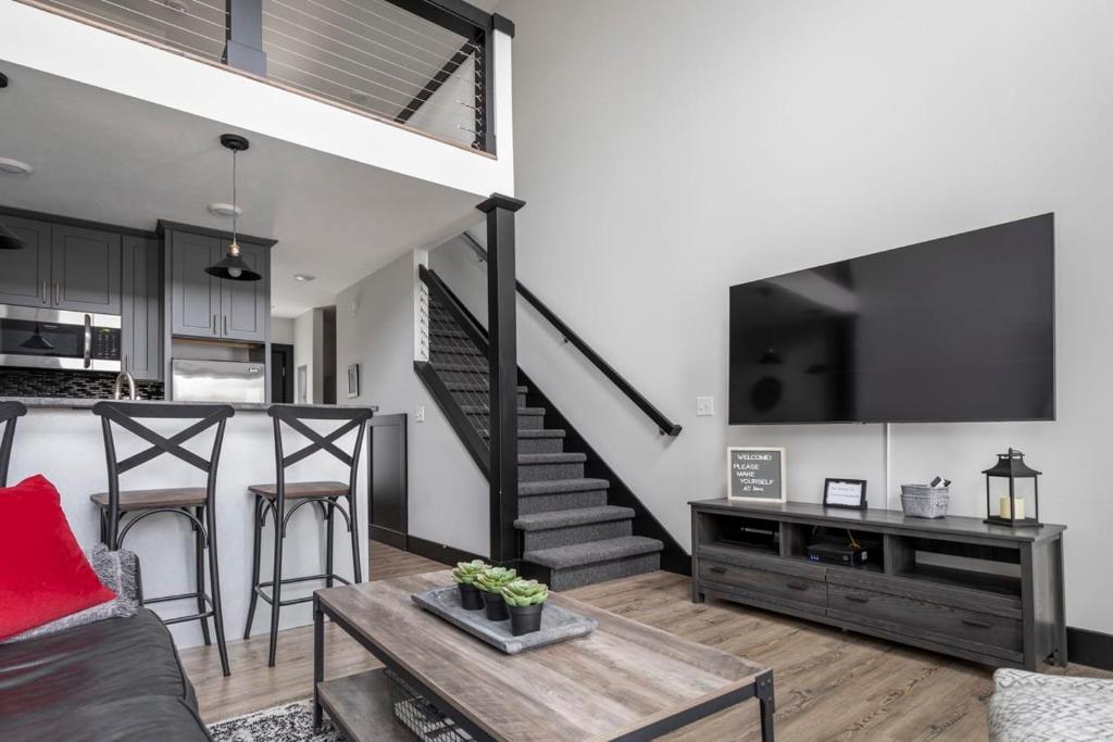 Center City Lofts 508 Unit 2 Close to Downtown and the TART Trail photo 3