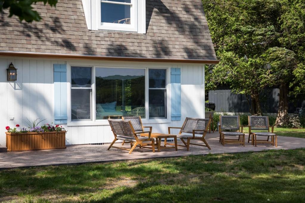 Little Glen Cottage with Direct Beach Frontage and Hot Tub photo 2