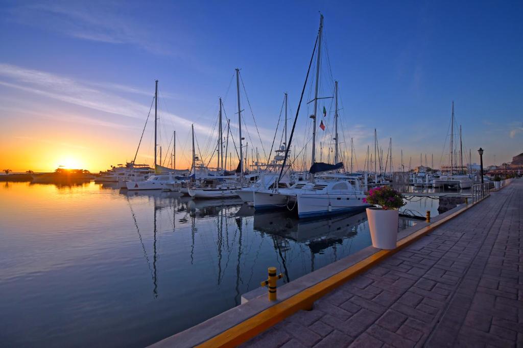 The Marine Waterfront Hotel photo 1
