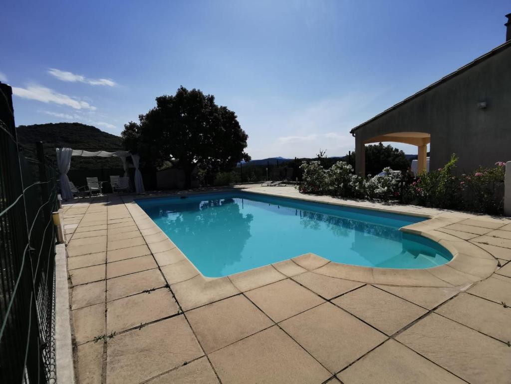 VILLA FAMILIALE, PISCINE, VUE IMPRENABLE -en été la location est de samedi à samedi-