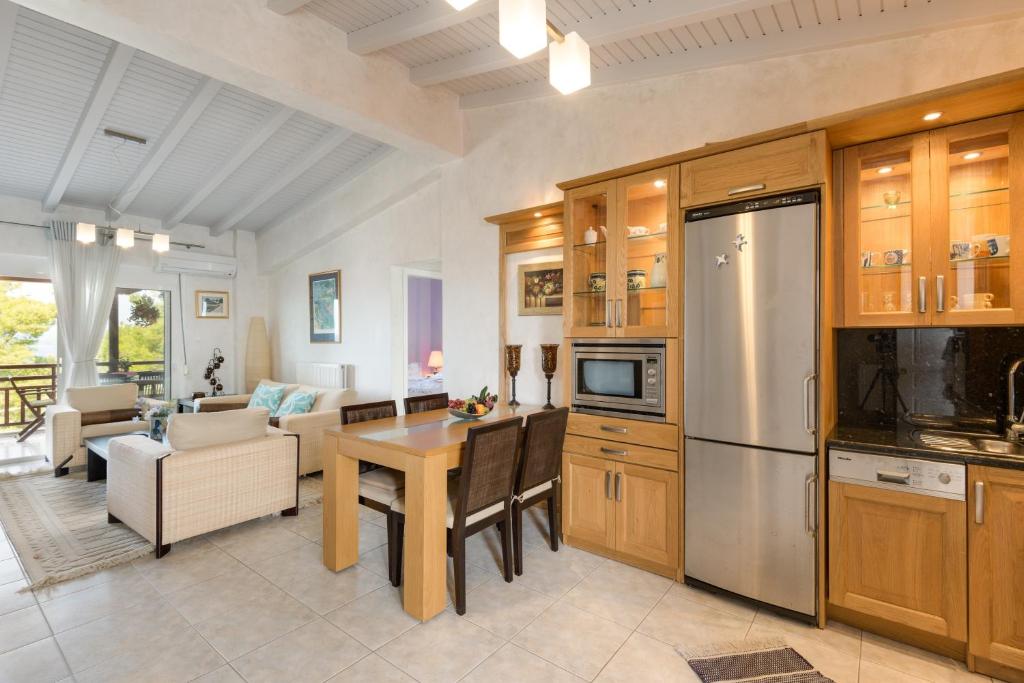 2 bedrooms appartement at Neos Marmaras 500 m away from the beach with sea view and enclosed garden photo 2