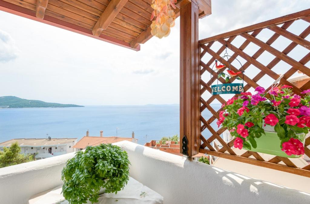 2 bedrooms appartement at Neos Marmaras 500 m away from the beach with sea view and enclosed garden photo 4
