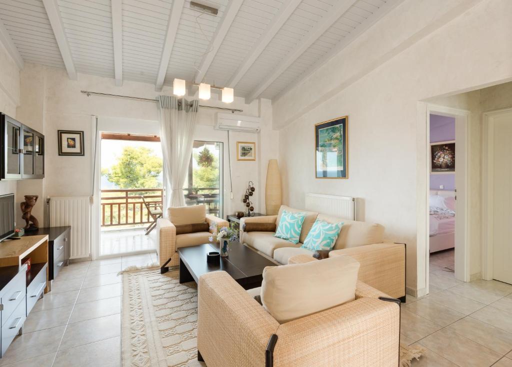 2 bedrooms appartement at Neos Marmaras 500 m away from the beach with sea view and enclosed garden photo 1