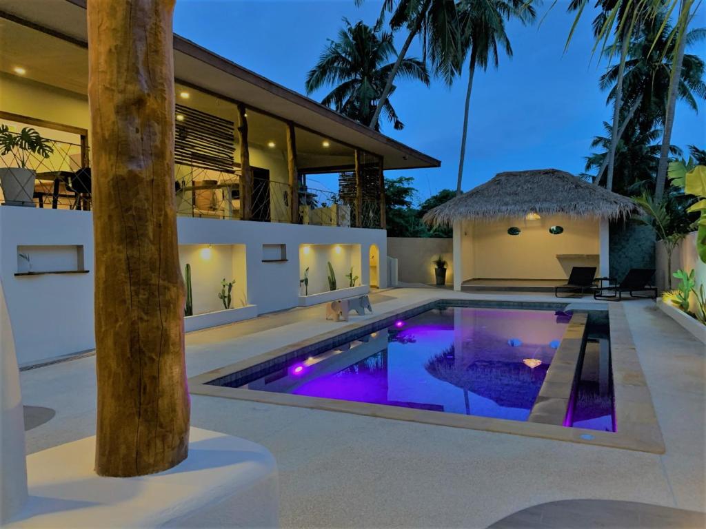 Baan Bai Mai, 2 villas, 8 bedrooms for 16 guests photo 3