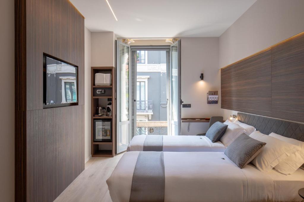Aiello Hotels - Centrale - Tap to explore photos