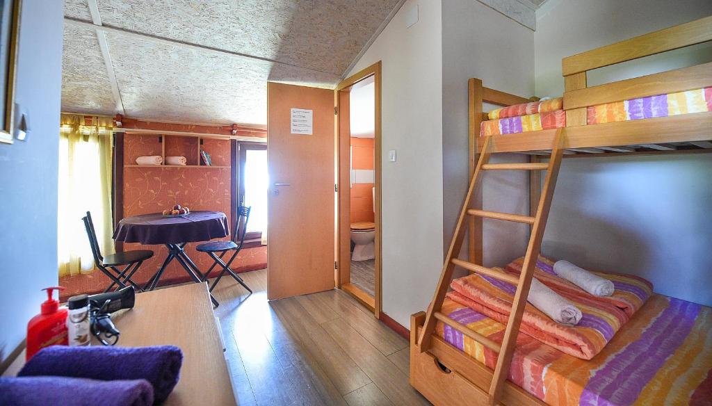 San Art Floating Hostel & Apartments photo 3