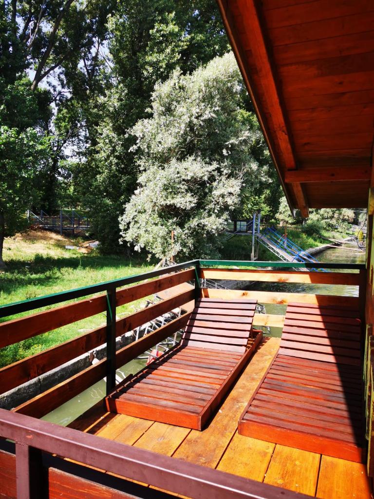 San Art Floating Hostel & Apartments photo 1