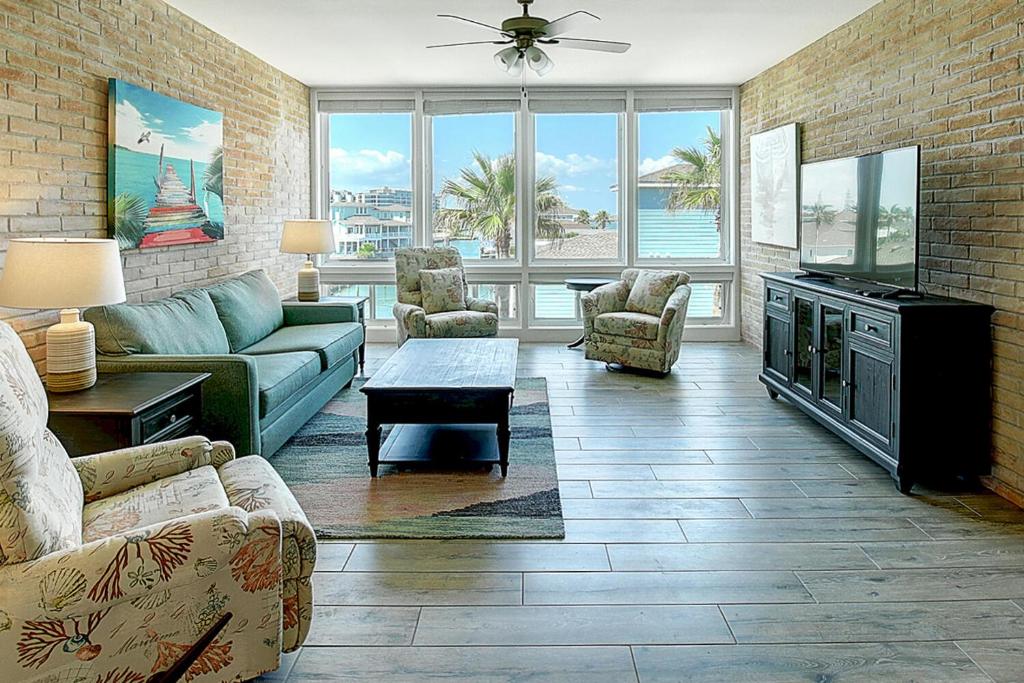 Channelview 216 image