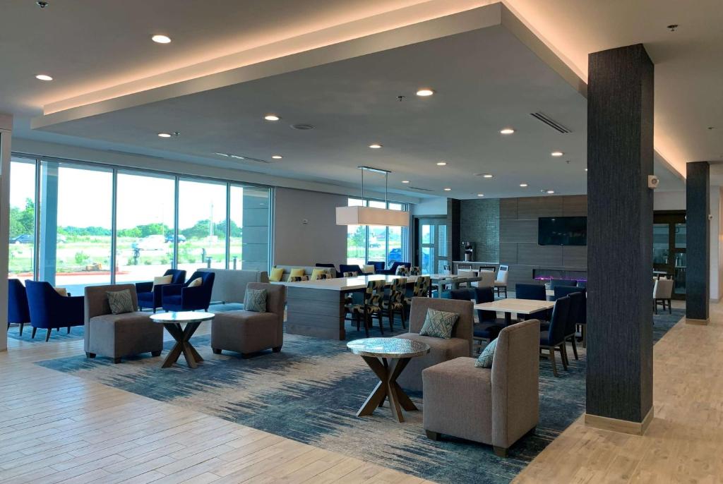 La Quinta Inn & Suites by Wyndham Round Rock near Kalahari photo 3