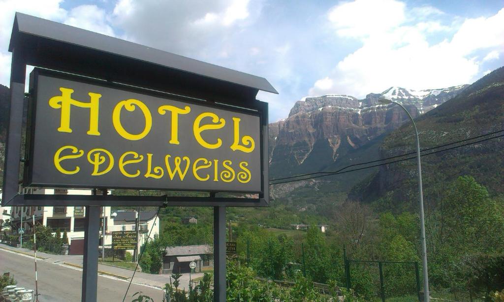 Edelweiss Hotel photo 4