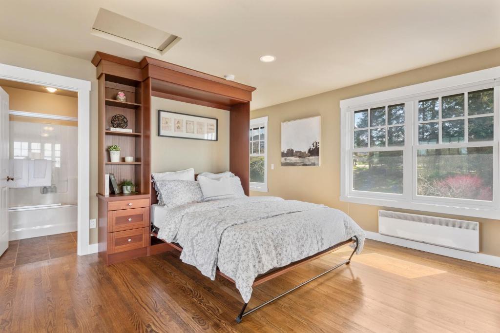@ Marbella Lane - Waterfront Studio Whidbey Island photo 4