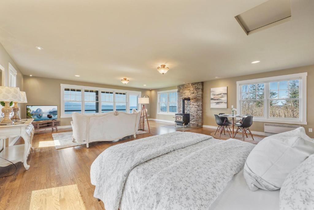 @ Marbella Lane - Waterfront Studio Whidbey Island photo 2