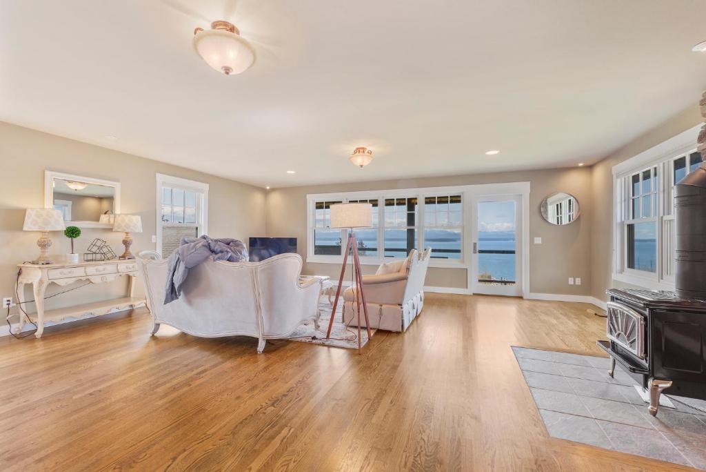 @ Marbella Lane - Waterfront Studio Whidbey Island photo 3