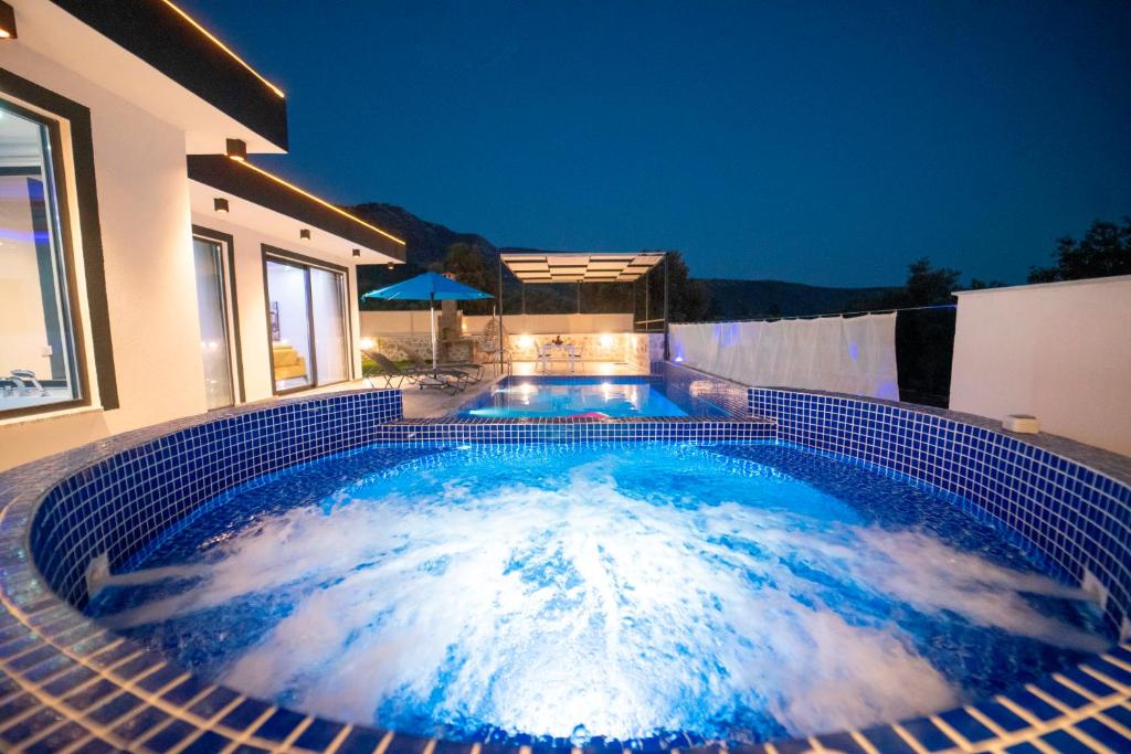 Tarhan 2 - 1 Bedroom with 2 jacuzzi in Kalkan photo 2