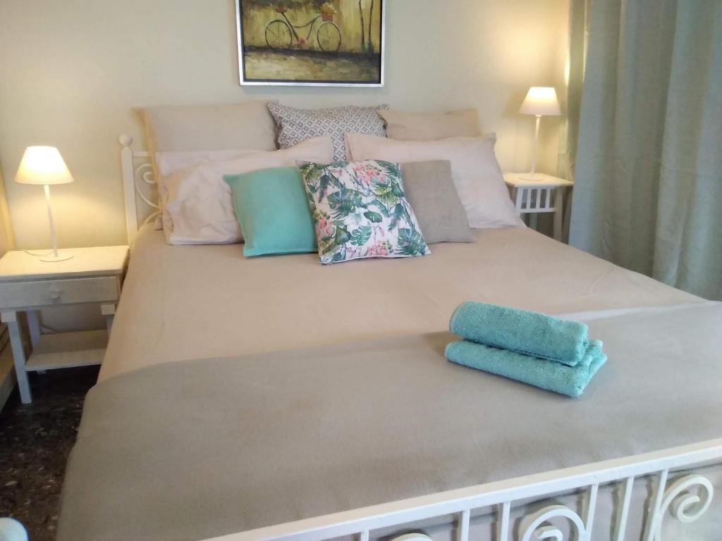 blue cielo sunny apartment photo 1