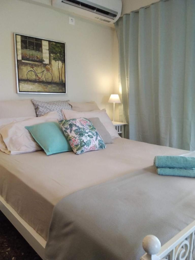 blue cielo sunny apartment photo 4