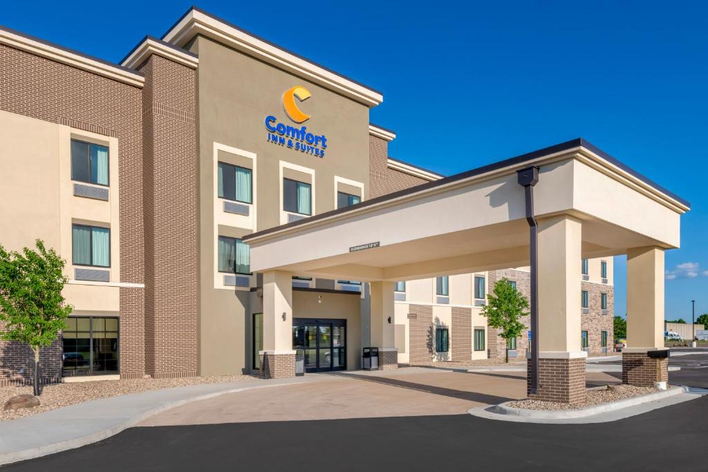 Comfort Inn & Suites photo 2